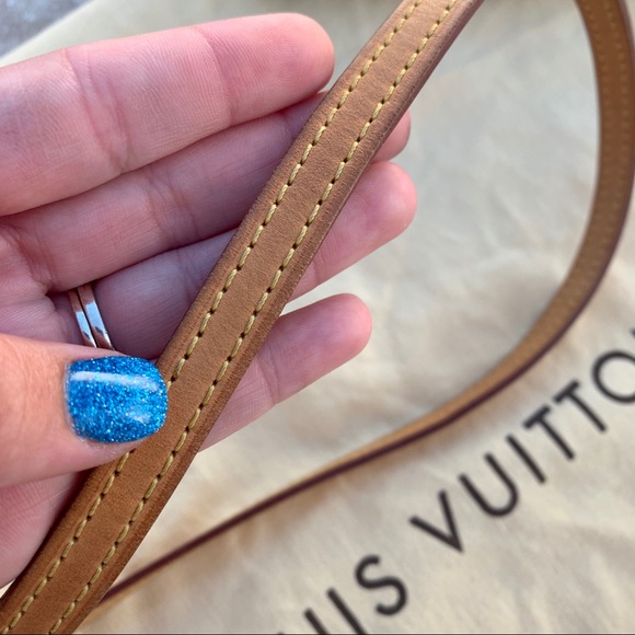 Louis Vuitton Eva Straps - Picture 3 of 5